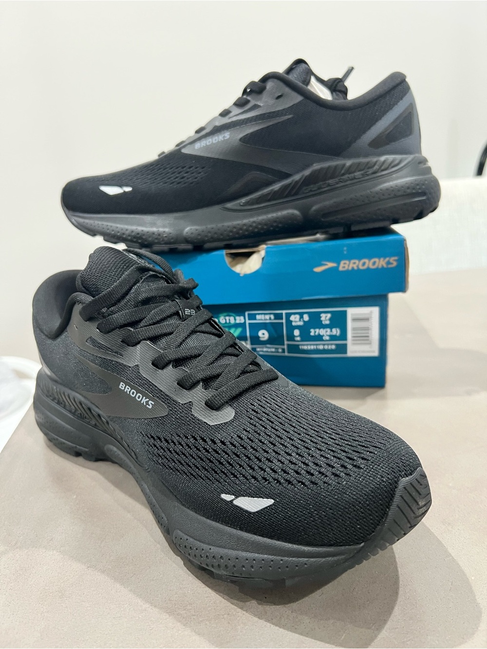 Brooks Adrenaline GTS 23 Stability Running Shoes NIB Black 9D